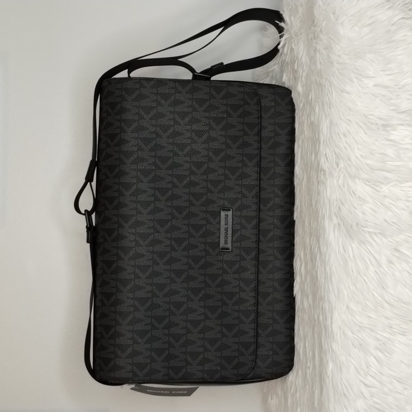 Michael Kors Everett Leather Flap Messenger Carryall Bag - Picture 12 of 12